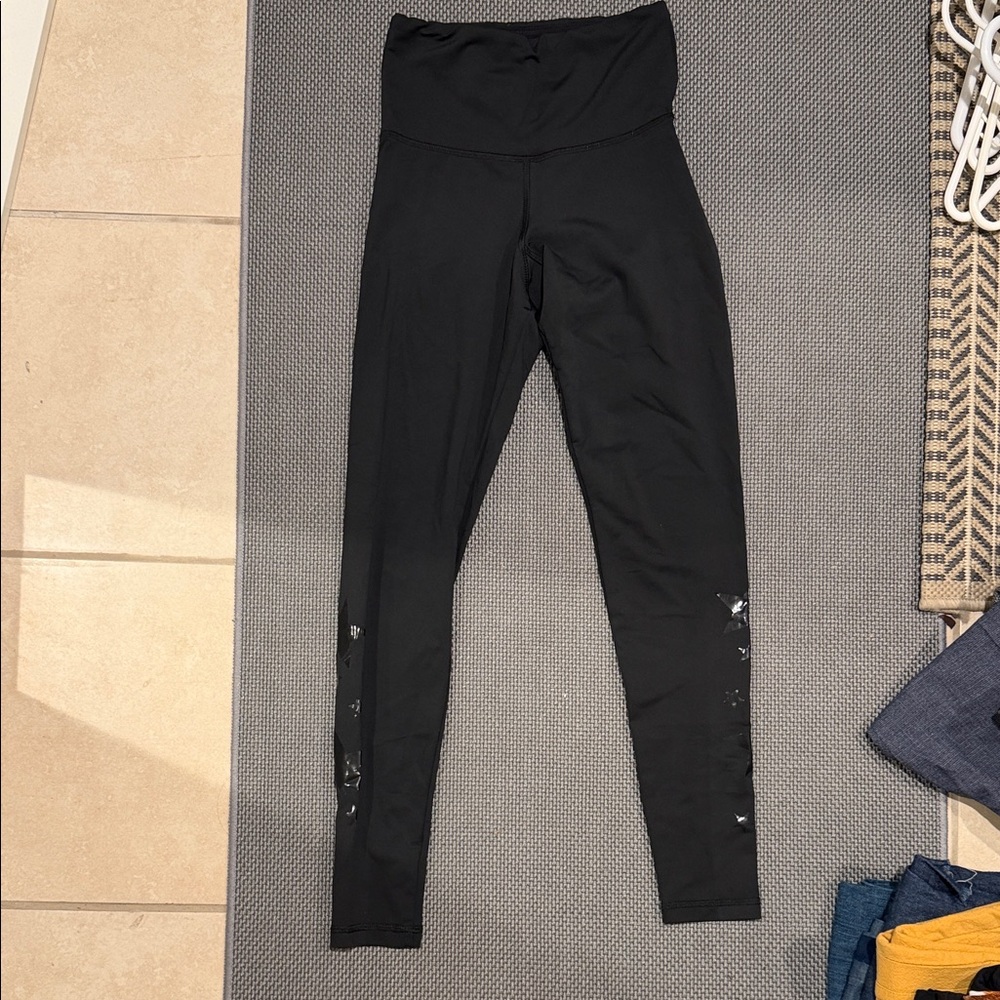 High-Waist Black Leggings with Subtle Accent